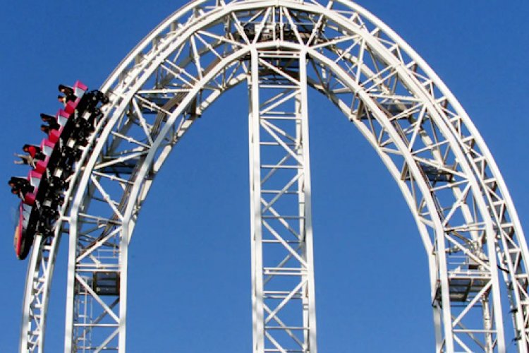 Roller Coaster Tercepat Di Dunia Dihentikan Usai Cederakan Pengunjung