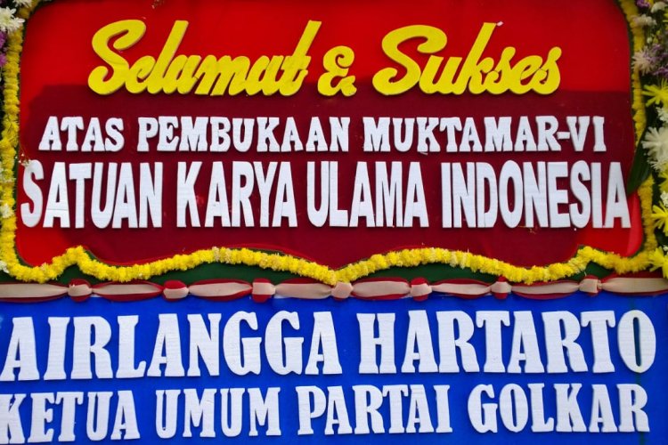 Karangan Bunga Untuk Satuan Karya Ulama Indonesia Dari Airlangga Hartarto Yang Saat Ini Menjabat Sebagai Ketua Dewan Pertimbangan DPP Bapera  dan Juga Ketua Umum DPP Partai Golkar 