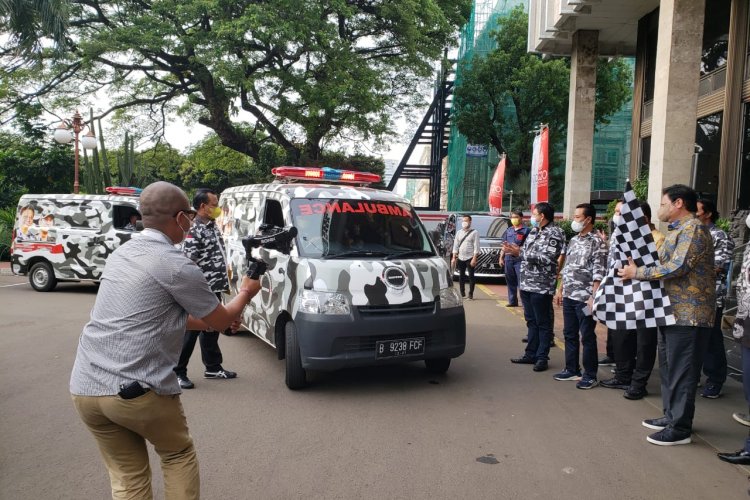 Momen Penyerahan Mobil Ambulance Kepada 6 DPD Provinsi