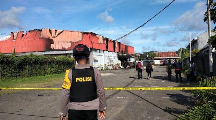 Usai Bentrok Di Kota Sorong, 12 Orang Tewas dan 1 Gedung Karaoke Habis Terbakar