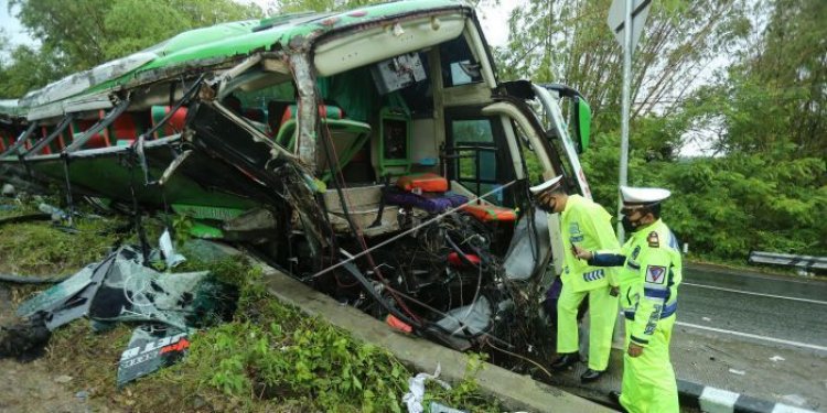 Kronologi Kecelakaan Bus Pariwisata Yang Tewaskan 13 Orang di Bantul