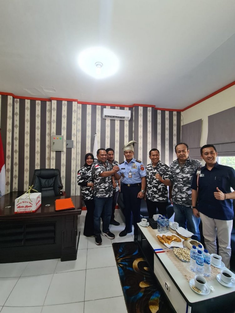Kunjungi Sekretariat BAPERA Riau, Wagub Lemhanas Ditabalkan Tanjak