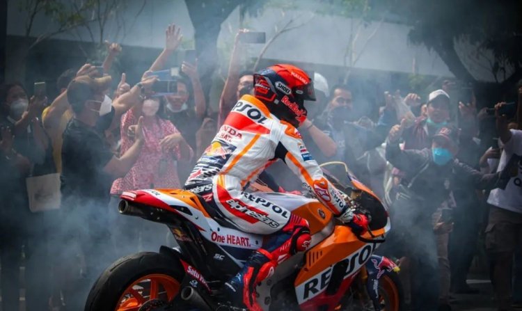 Masyarakat Dihebohkan Dengan Atraksi Marc Marquez Saat Parade MotoGP Di Jakarta