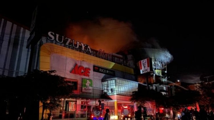 Mall Terbesar di Banda Aceh Terbakar