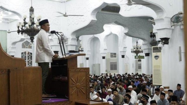 Pangdam IM Ajak Jamaah Bersikap Islami Dan Cinta Tanah Air Saat Ceramah Ramadhan Di Masjid Raya Baiturahman