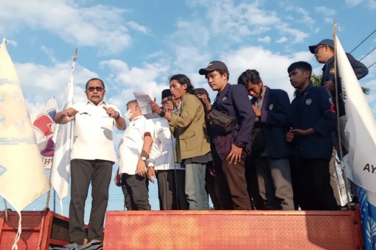 Pimpinan DPRD Jatim Janji Sampaikan Aspirasi Mahasiswa Ke Pemerintah Pusat
