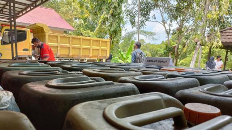 Polisi Bongkar Penimbunan 4 Ton BBM Bersubsidi Di Nagan Raya Aceh