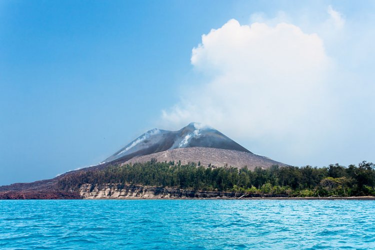 Waspada Tsunami Malam Hari, Status Anak Krakatau Naik ke Level Siaga
