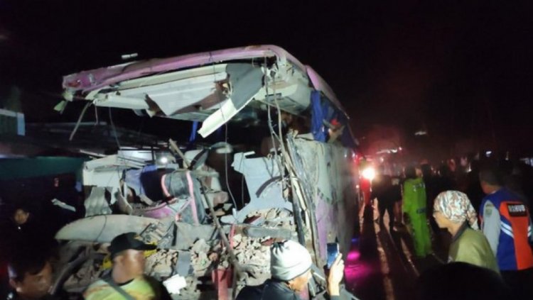 Polisi Olah TKP Kecelakaan Maut Bus Peziarah Di Ciamis