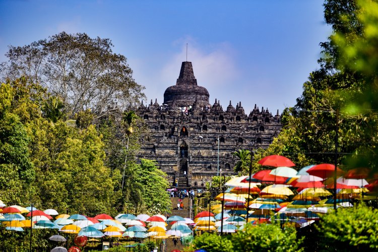 Luhut Beri Harga Tiket Rp 750 Ribu, Wisata Borobudur Trending Topic