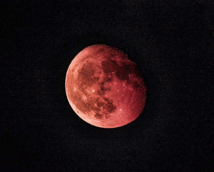 Penampakan Fenomena Strawberry Moon Tadi Malam, Berkilau Sebelum Tertutup Awan