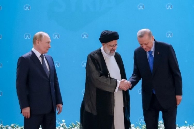 Momen Presiden Iran Bersalaman Dengan Presiden Putin Dan Presiden Erdogan