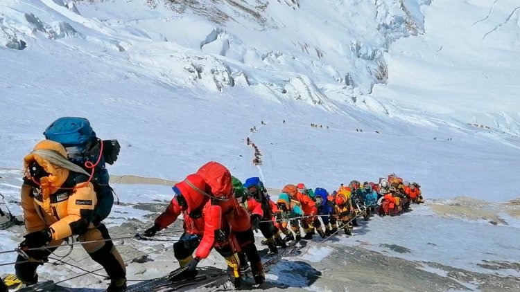 Mengerikan! Mayat Pendaki Mulai Bermunculan Di Everest
