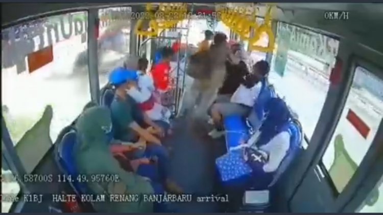 Kronologi Penganiayaan Pria Pukul Wanita Di Dalam Bus, Diduga Pelaku ODGJ