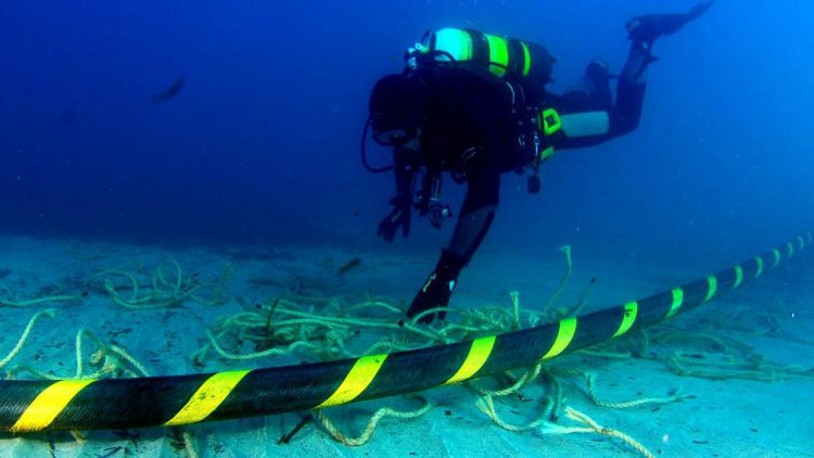 Kabel Bawah Laut Australia Ke Singapura Lintasi RI, Luhut: Harus Izin dan Bayar