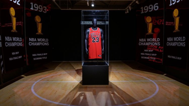 Jersey Michael Jordan "Last Dance" Terjual Rp 151 Miliar