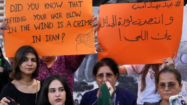Iran Tangkap Perempuan Makan Di Restoran Tanpa Jilbab