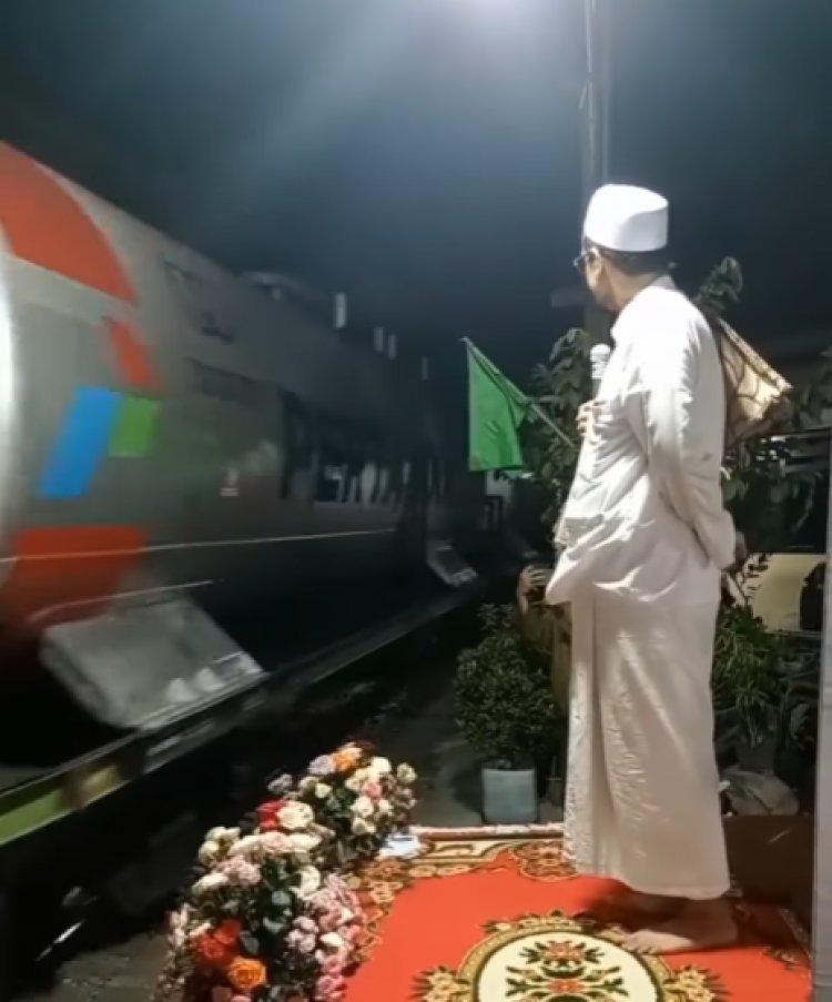 Viral Video Kereta Ketel Pertamina Mendadak Lewat Saat Acara Maulid Nabi Di Malang