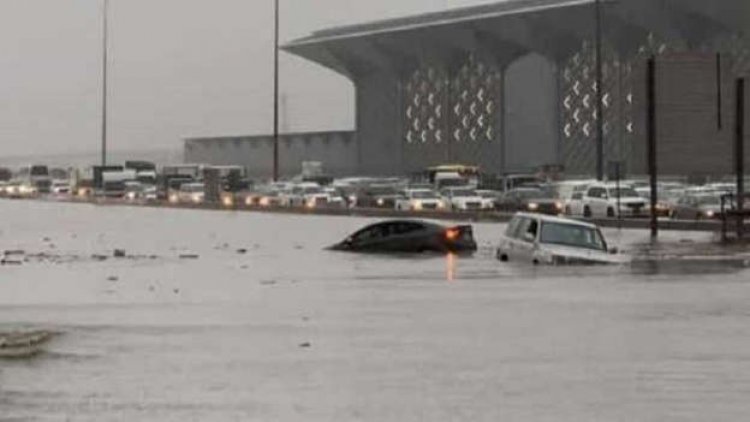 Jeddah Arab Saudi Banjir Bandang, Penerbangan Ditunda Dan Sekolah Ditutup