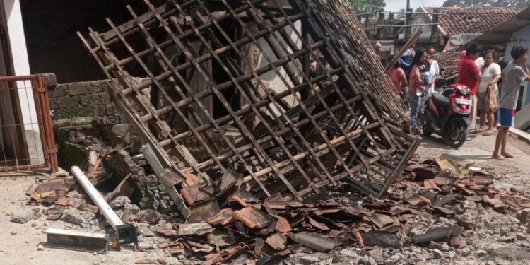 Keluh Kesah Korban Gempa Cianjur Minta Bantuan Pemerintah: Disuruh Pakai Suket RT/RW