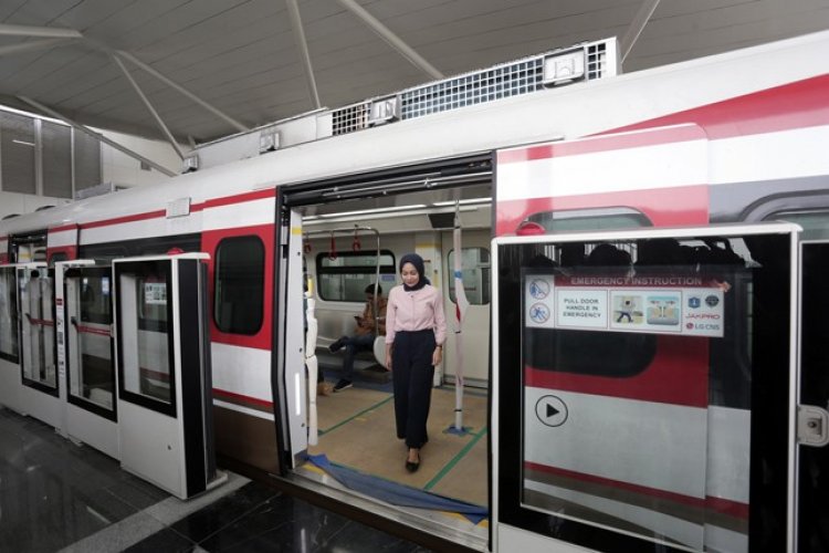 LRT Jakarta Akan Nambah Jam Operasional Saat Malam Tahun Baru 2023