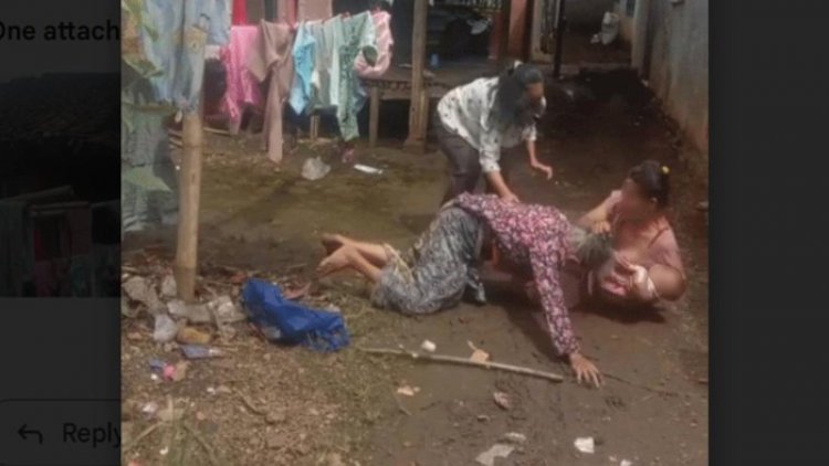 Viral! Wanita Muda Di Cianjur 'Smackdown' Nenek Hingga Tersungkur