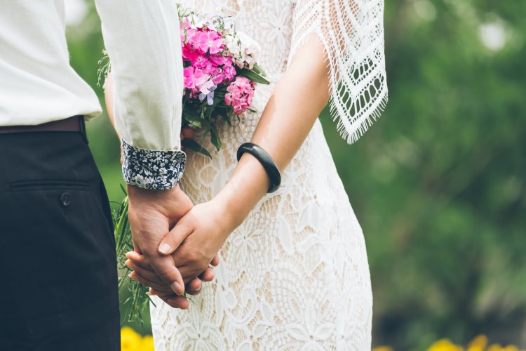 Perppu Ciptaker: Menikah Dengan Teman Sekantor Tidak Akan Dipecat