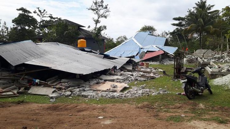 7 Rumah Warga Desa Romnus Maluku Rusak Akibat Gempa M 7.5