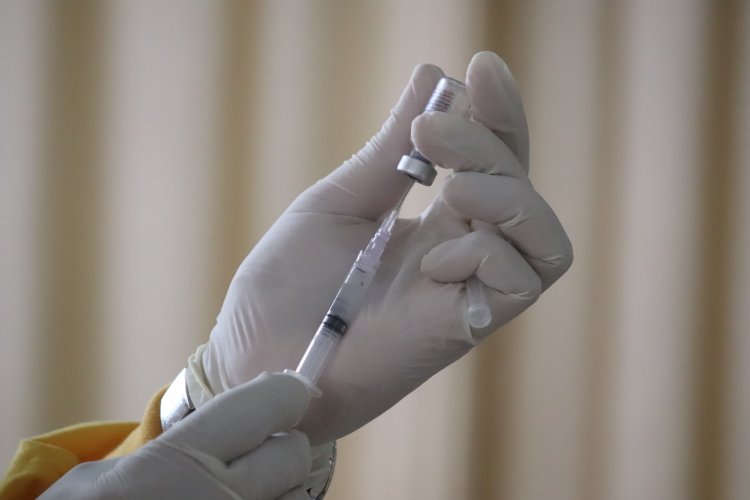 Mulai 24 Januari, Warga 18 Tahun ke Atas Bisa Vaksin Covid-19 Booster Kedua
