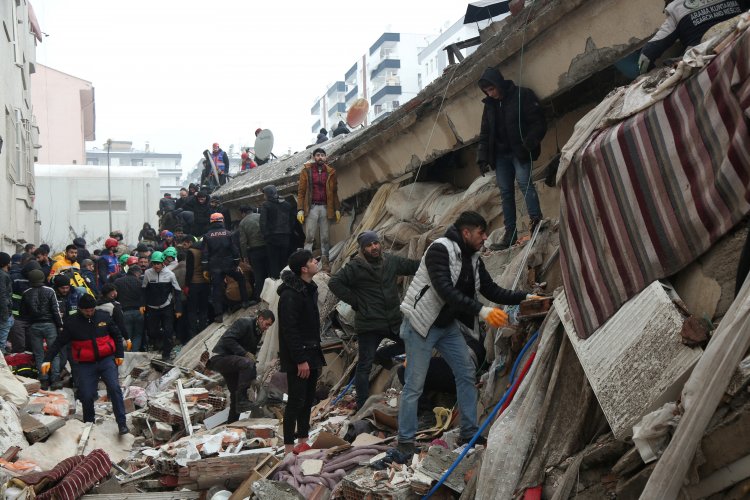 Dampak Gempa Turki: Jumlah Korban dan Kerusakan