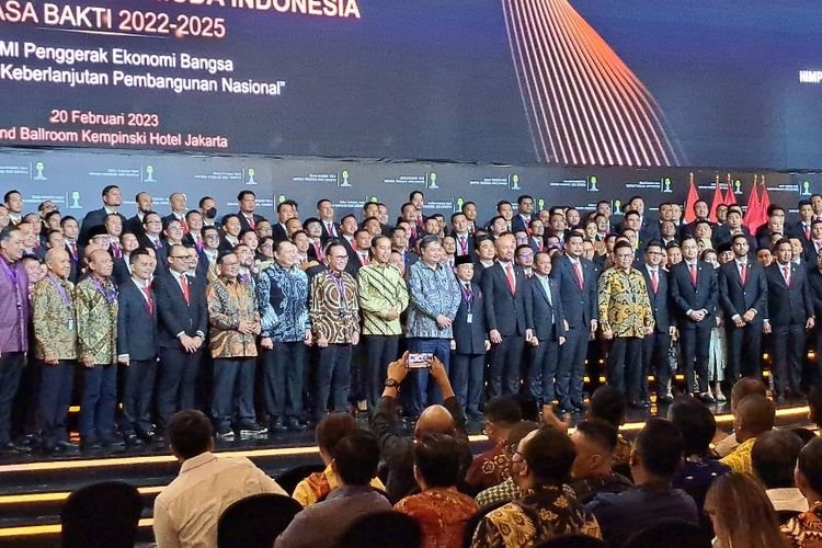Jokowi Perkenalkan Prabowo dan Erick Thohir Sebagai Capres 2024 di Acara Hipmi