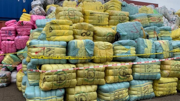 Pemerintah Musnahkan 7 Ribu Bal Pakaian Bekas, Senilai Rp 80 M