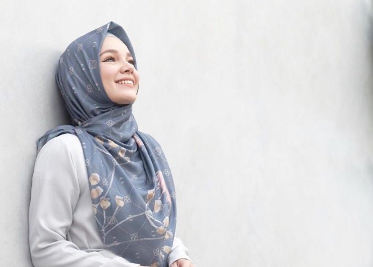 Dewi Sandra Bagi Tips Awet Muda Sesuai Dengan Sunnah