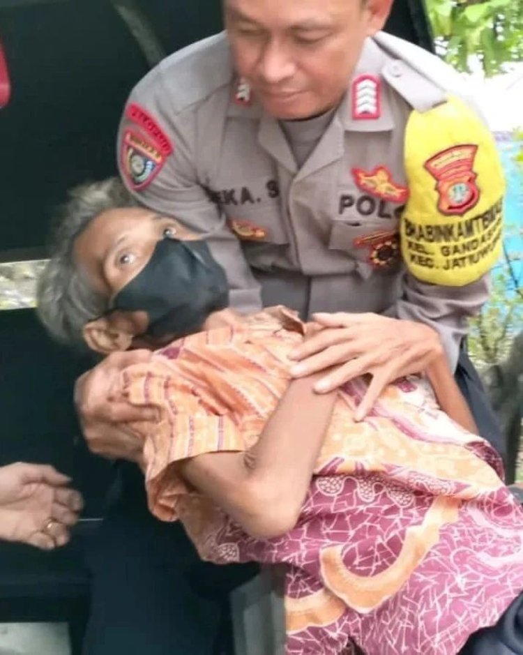 Seorang Kakek Lumpuh Diduga Dibuang Keluarga Di Pinggir Jalan Tangerang
