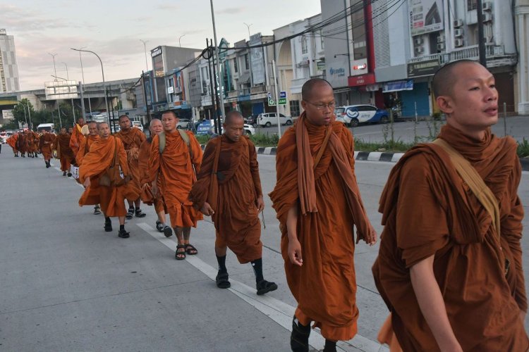 Ritual Thudong: Perjalanan Spiritual Biksu Menuju Waisak 2567 BE