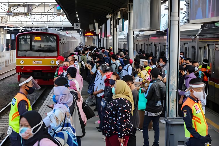 Aturan Baru Perjalanan Naik KRL, MRT, Transjakarta, Hingga Pesawat