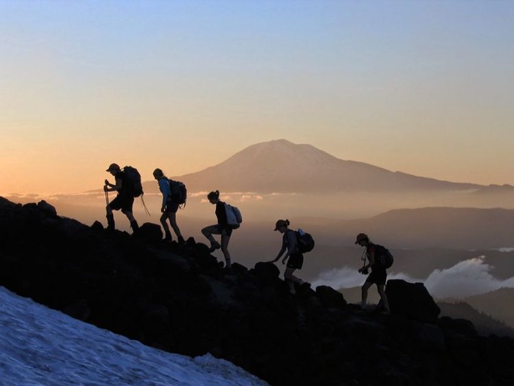 Mahasiswa Undip Meninggal Saat Mendaki ke Puncak Gunung Lawu