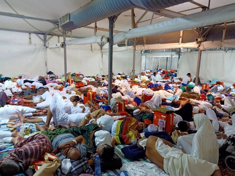Jemaah Haji Khusus Tidur Berdesakan di Tenda Maktab