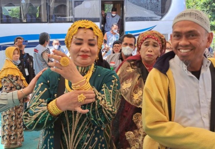2 Jemaah Haji Asal Makassar Borong Emas Ratusan Gram