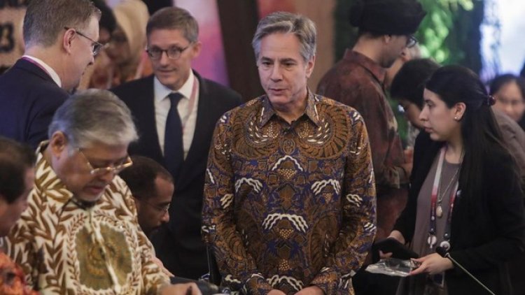 Menlu AS dan Menlu Rusia Kompak Pakai Batik Saat Pertemuan Dengan Jokowi