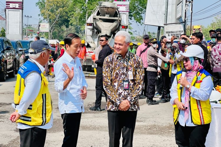 Jokowi Berikan Anggaran Sebesar Rp 14 Triliun Untuk Perbaikan Jalan di Seluruh Daerah