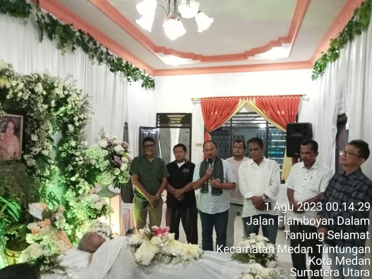Maruli Siahaan Bersama PPSD Siahaan Kota Medan Mengunjungi Keluarga yang Berduka