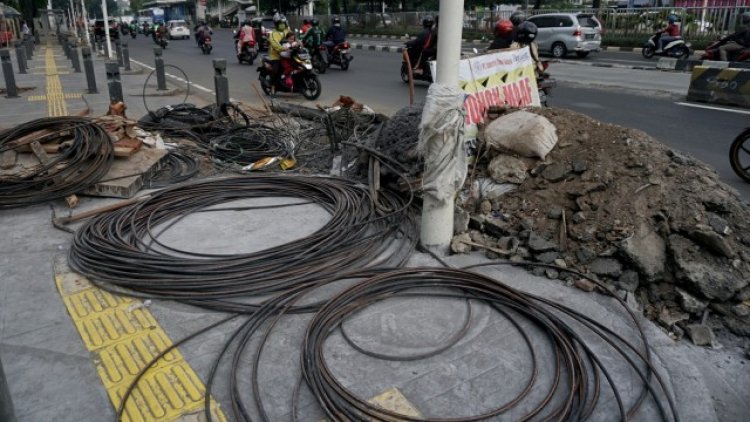 Bila Tak Perbaiki Kabel Dalam Sebulan, Pemprov DKI Bakal Beri Sanksi