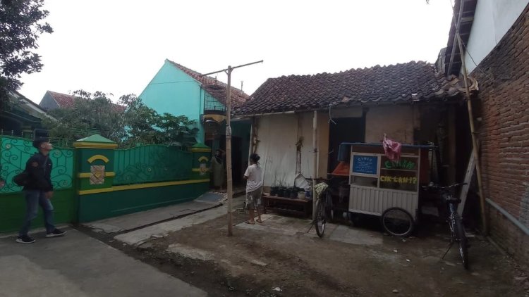 Viral Hujan Mengguyur Satu Rumah di Tasikmalaya