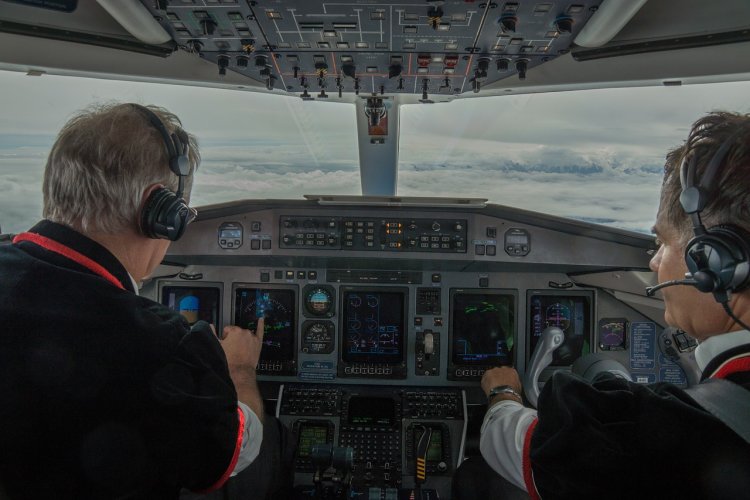 Seorang Pilot Mendadak Pingsan dan Meninggal Dunia Saat Penerbangan