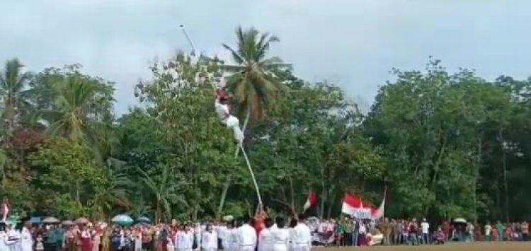Pria di Lampung Terjatuh Saat Memperbaiki Bendera yang Nyangkut