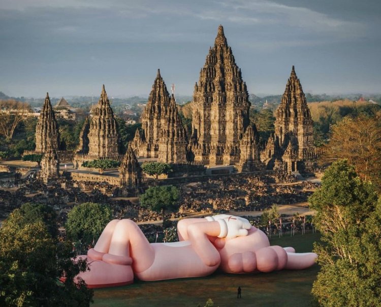 Jadwal dan Harga Tiket Kaws Holiday di Candi Prambanan