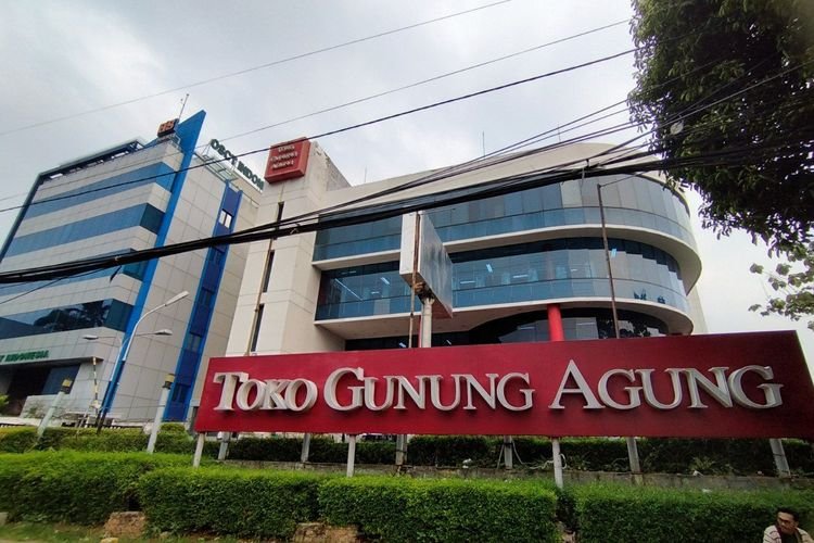 Toko Gunung Agung Cuci Gudang Jelang Penutupan, Pengunjung Membeludak