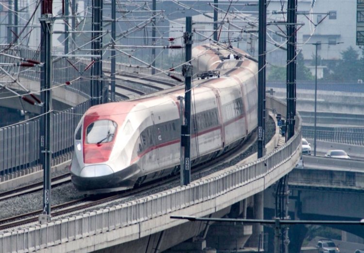 Kereta Cepat Jakarta Bandung Siap Meluncur pada Oktober 2023