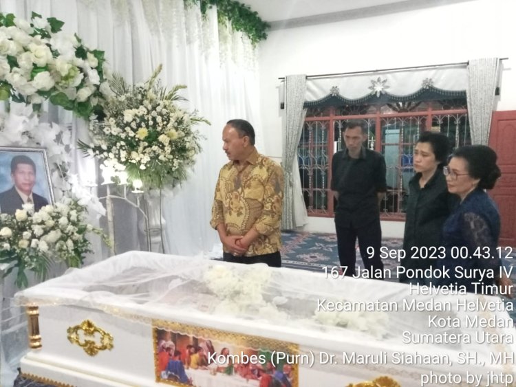 Maruli Siahaan Melayat Ke Rumah Duka